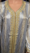 Charger l'image dans la galerie, Caftan marocain Jawhara avec sfifa dorée – Mariage, Aïd, cérémonie