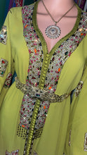 Laden Sie das Bild in den Galerie-Viewer, Caftan Lila